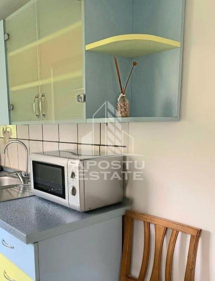 Apartament cu 3 camere decomandat, mobilat în