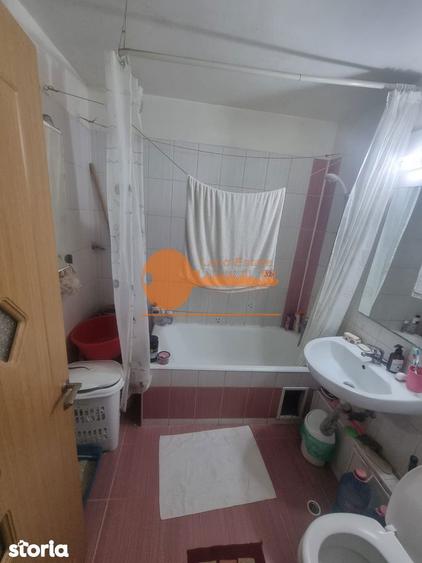 Apartament cu 3 camere decomandat în Crângași