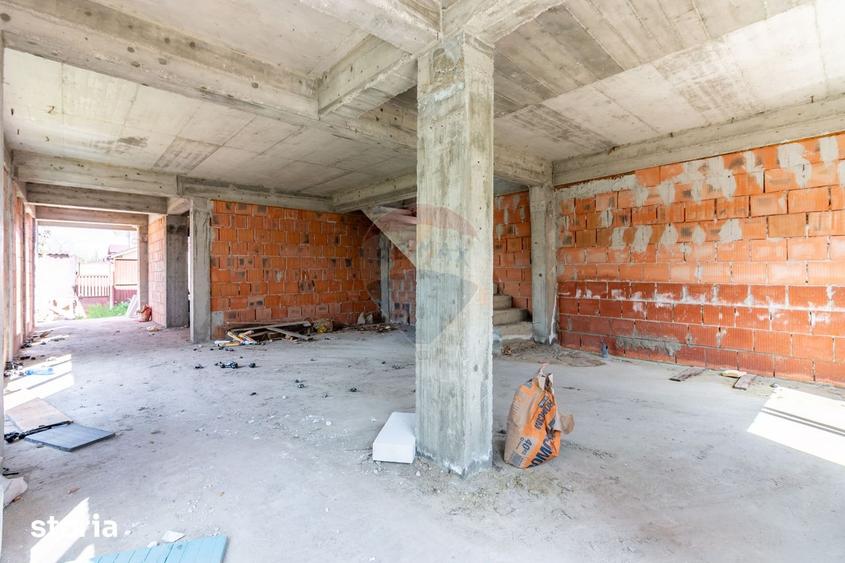 Casă cu 5 camere cu Teren 264 Mp în Central