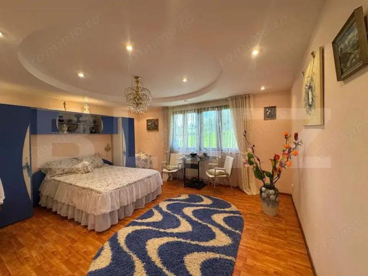 Casă cu 9 camere cu Teren 303 Mp în Central