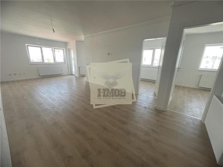 Penthouse cu 4 camere decomandat în Exterior Sud