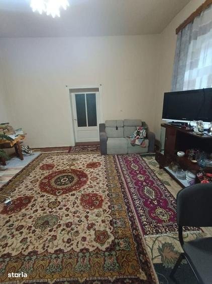 Casa , 3 camere, curte mare, lini?te,pre? negociabil - 4