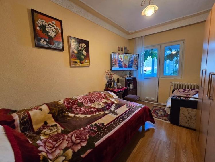 DE VANZARE-APARTAMENT 4 CAMERE-DECOMANDAT-DACIA - 1