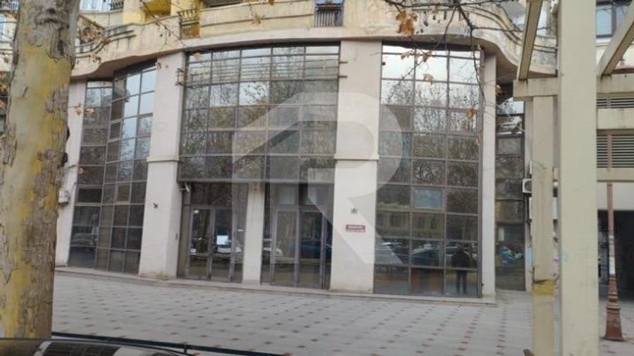 Vand Spatiu pe bd. Unirii stradal, spatiu pretabil club, bar sau clinica - 1