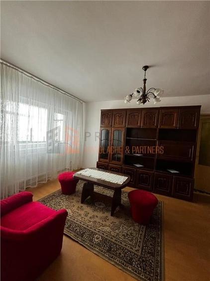 Apartament cu 3 camere nedecomandat, mobilat în Unirii Sud