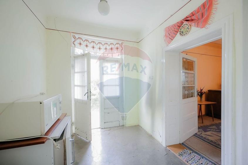 De vanzare casa cu teren de 3036 mp in Bors - 10