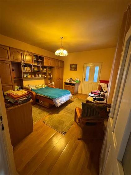 Casa independenta , vintage de vanzare , 300 mp cu teren de 1493 mp Sancrariul d - 25