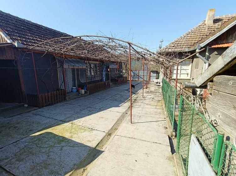 Casă de vânzare  - 10