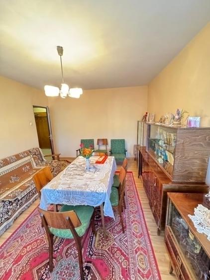 Etaj 2 - 4 camere decomandat - doua bai - doua balcoane - Dacia - 1