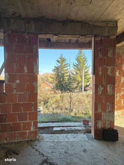 Casa la ro?u(sau la cheie) arhitectura rara, priveli?ti largi, Deva. - 1