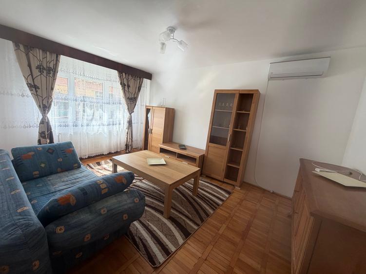 Inchiriez apartament 4 camere Soarelui 400 euro - 1