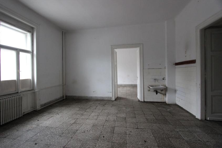 Imobil pretabil cladire de birouri, clinica medicala - Central - 17