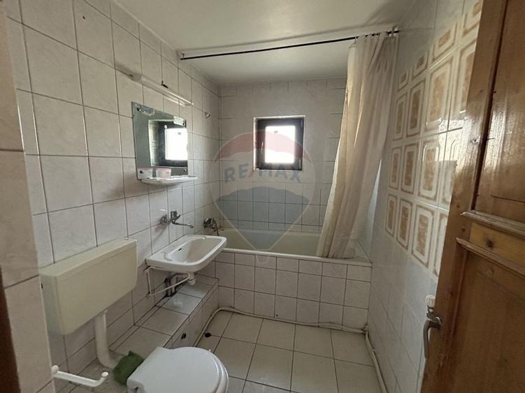 Apartament cu 3 camere decomandat de închiriat în zona Hotvon et.3 - 8