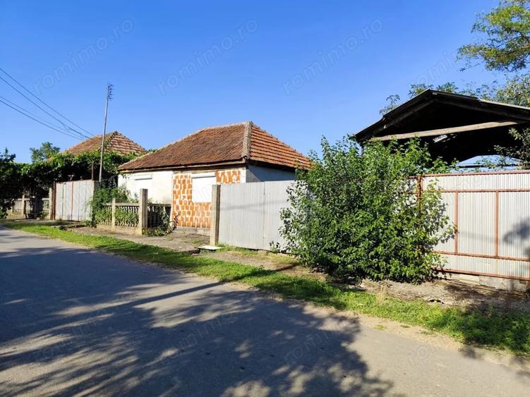 Casă cu 2 camere cu Teren 4600 Mp în Calea Mare