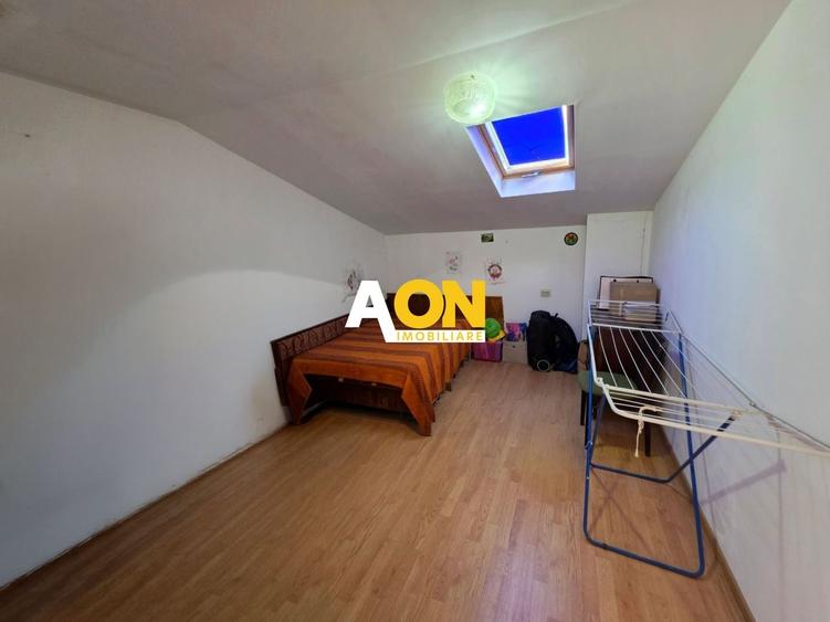 Casă individuală cu 8 camere cu Canalizare în Central