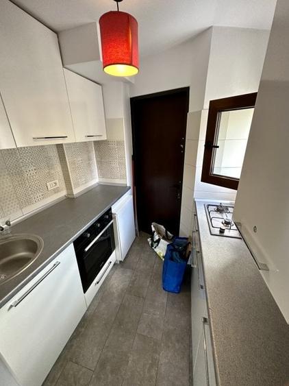 Romana / 3 min metrou / Centrala propie / Studio renovat / - 6