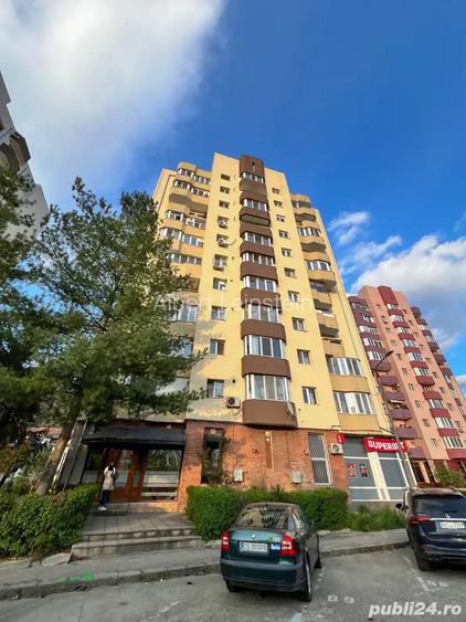 Spa?iu Comercial Pia?a Re?i?a Sud