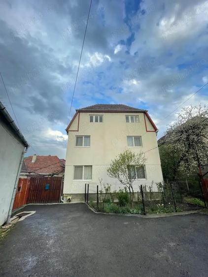 Vand Schimb Casa zona centrala, 2 apartamente separate, garaj, curte - 9