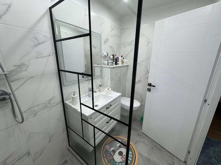 3 cam, bloc caramida, etaj 4 cu acoperis, str. Unirii - 11