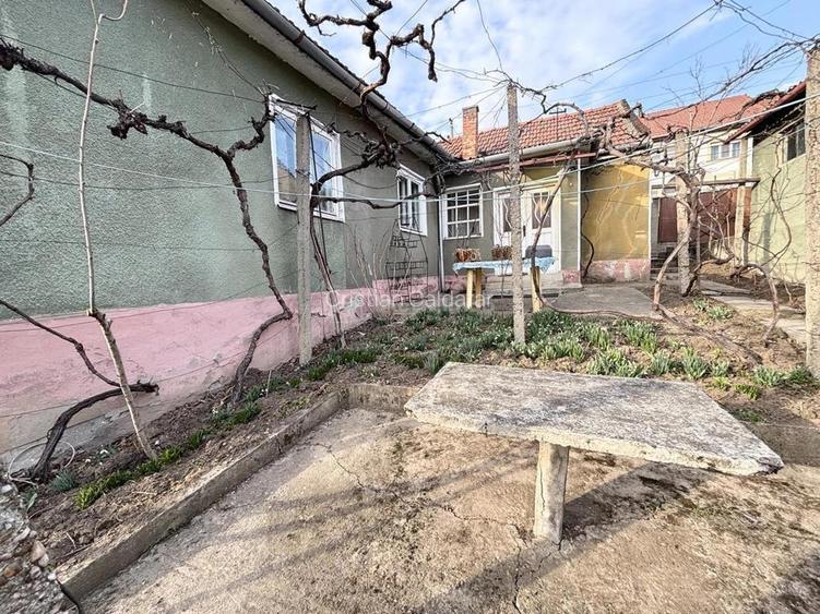 Casa singur in curte - intrare auto - 78 mp util - teren aferent 320 m mp Casa singur in curte - intrare auto - 78 mp util - teren aferent 320 m mp