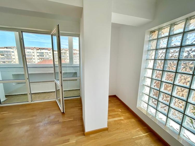 Discount mare, 2 camere lux, gata de mutare, comision 0 - 4