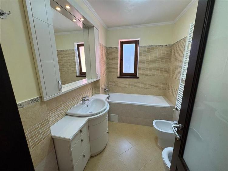 Apartament 3 camere, etaj 1, 2 locuri  parcare, bloc nou 2013, Liceul Unirea - 7