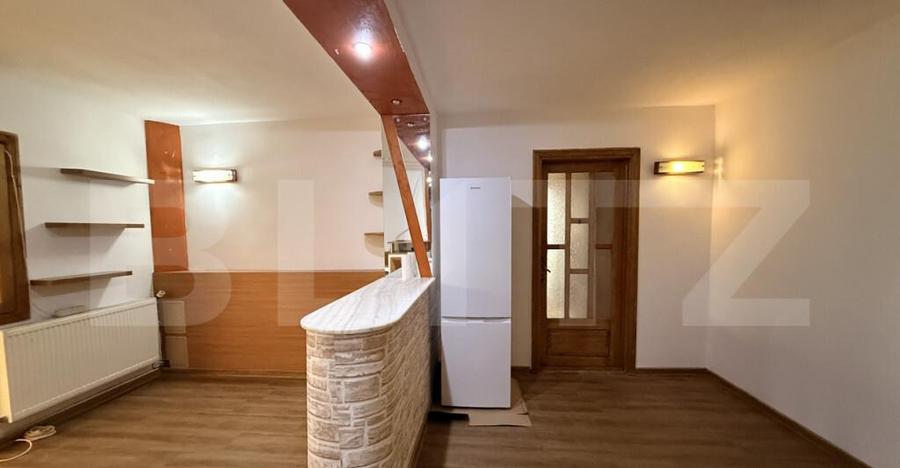 Apartament 3 camere decomandat, et. 1, 72 mp, zona 1 Mai - 14