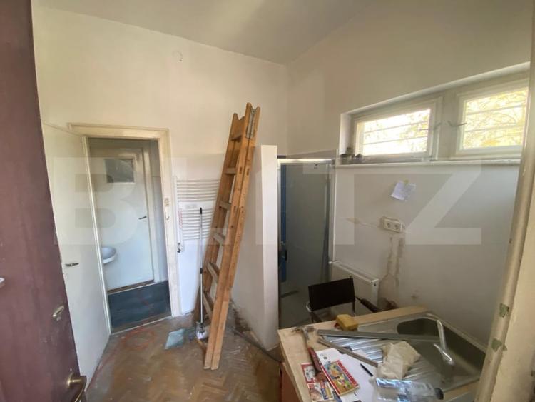 Apartament cu 6 camere decomandat în Central