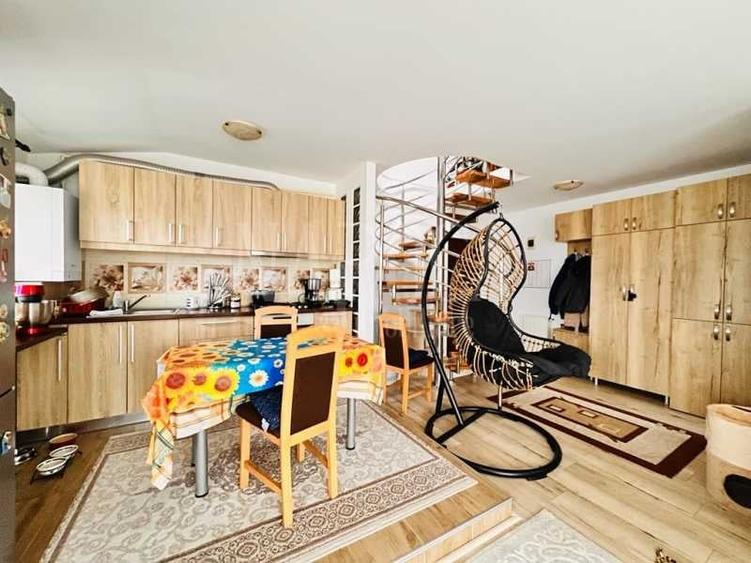 Apartament 3 camere de vanzare in Floresti - 2