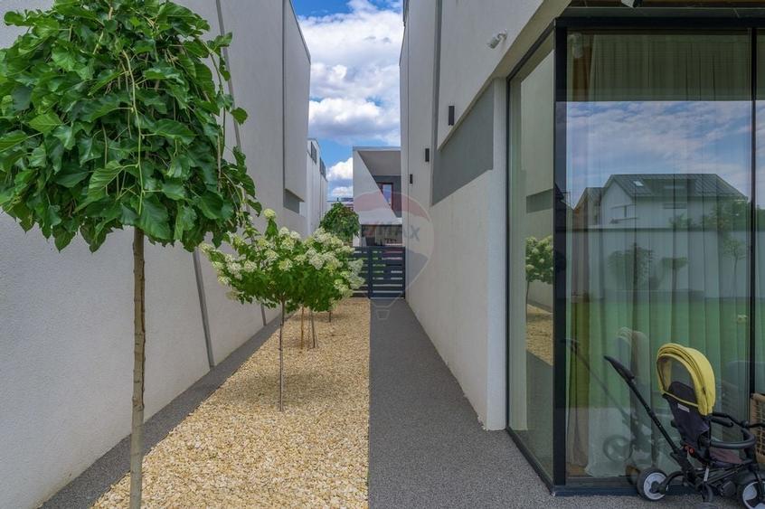 Arhitectura, tehnologie si lifestyle premium intr-o vila spectaculoasa - 31