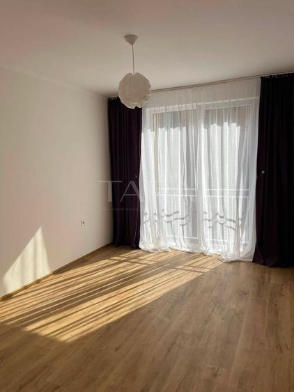 Apartament cu 3 camere semidecomandat în Florești