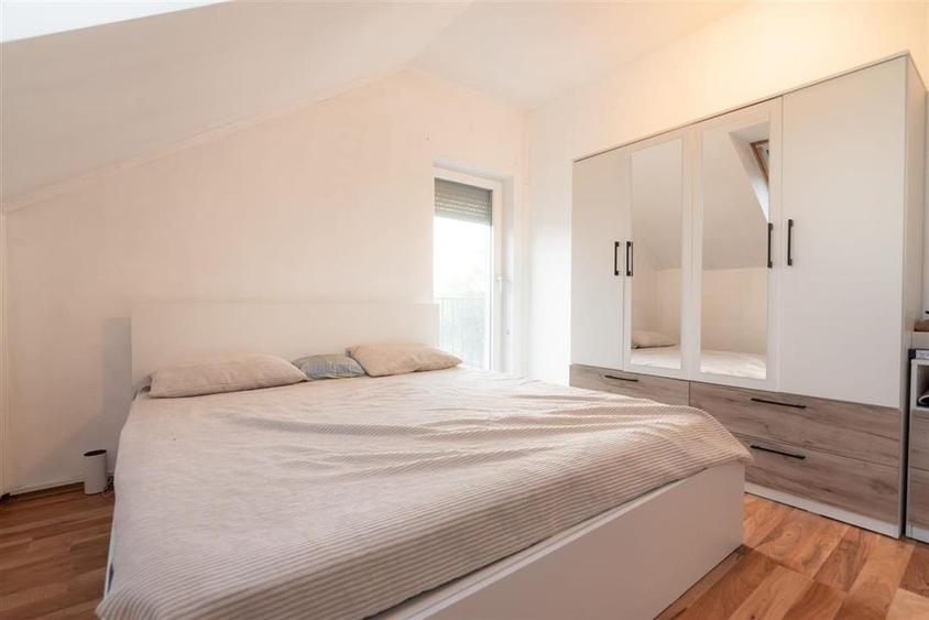 Apartament cu 3 camere decomandat în Paleu