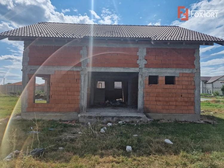 Casă cu 6 camere cu Teren 656 Mp în Izvin