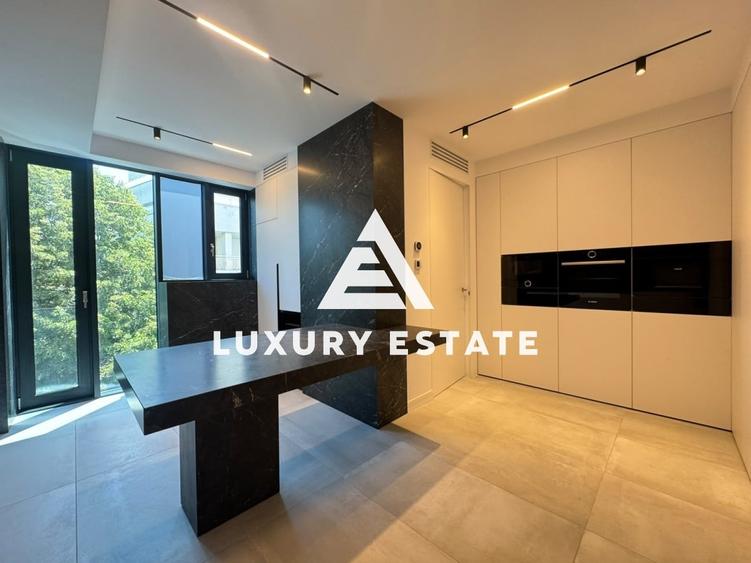 Apartament cu 4 camere semidecomandat în Aviatorilor