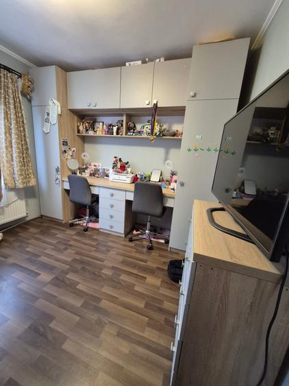 Apartament cu 3 camere decomandat în Micro 16