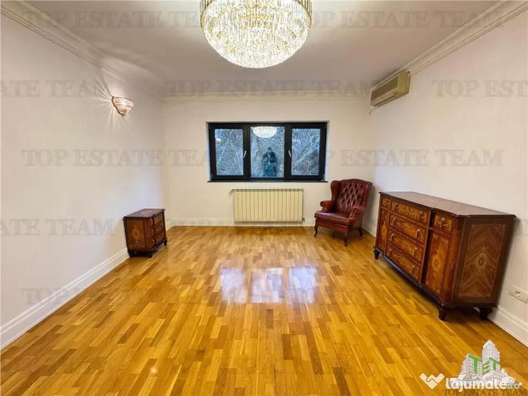 Casă cu 7 camere cu Teren 300 Mp în Iancu Nicolae