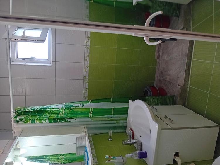 Apartament cu 3 camere decomandat în Micro 20