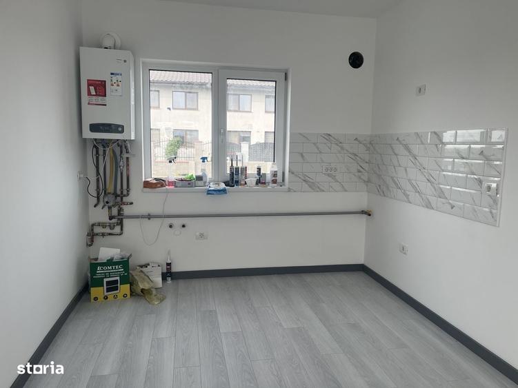 Casă cu 3 camere în Dumbrăvița