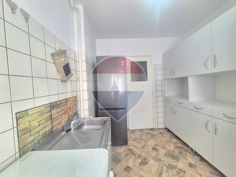 Apartament cu 2 camere semidecomandat, mobilat în Podgoria