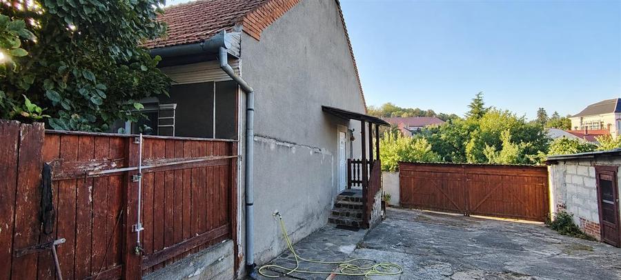 Casă cu 3 camere cu Teren 900 Mp în Spitalul Județean