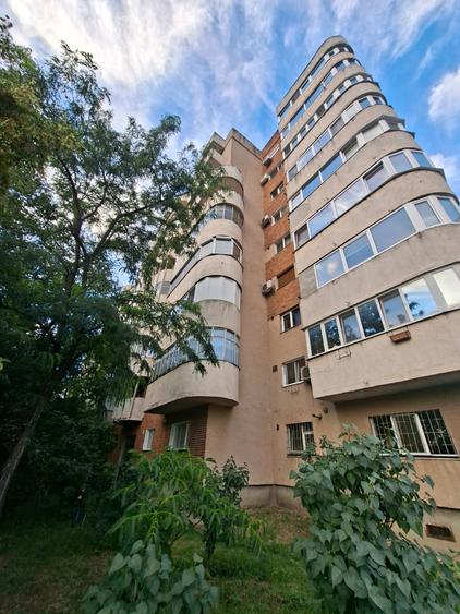 Apartament cu 3 camere decomandat în Steaua