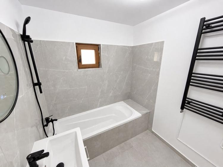 Apartament cu 3 camere semidecomandat în Gorjului