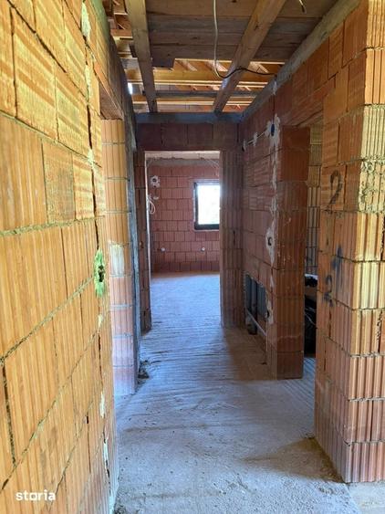 Casă cu 4 camere cu Teren 400 Mp în Slimnic