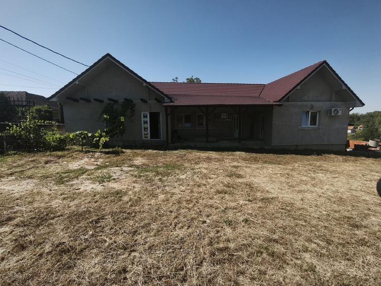 Casă cu 4 camere cu Teren 3500 Mp în Exterior Vest