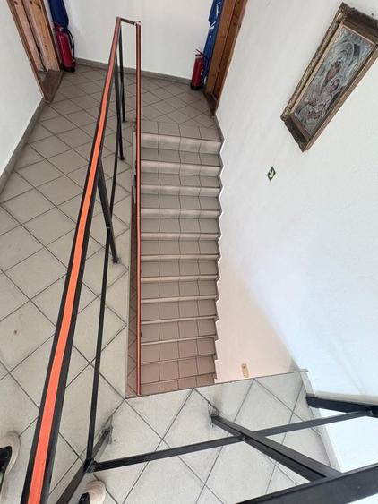 Casă individuală cu 10 camere cu Canalizare în Central