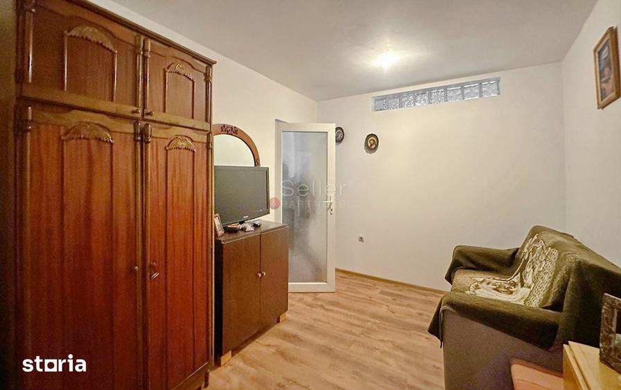Casă cu 9 camere cu Teren 150 Mp în Schei