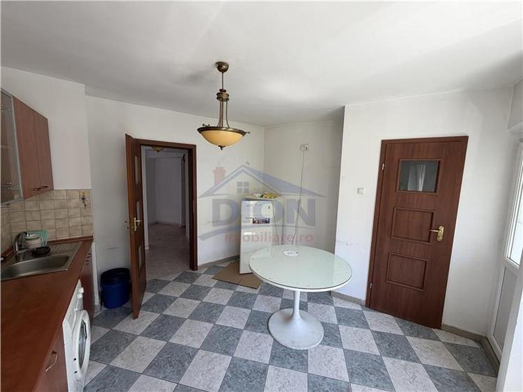 Apartament cu 4 camere decomandat în Unirii