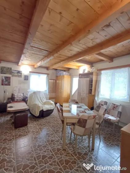 Casă cu 5 camere cu Teren 2800 Mp în Moldovenești