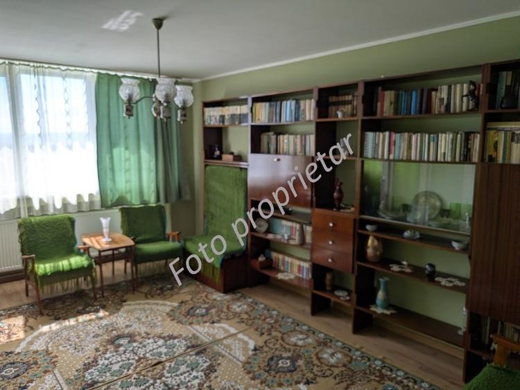 Apartament cu 3 camere semidecomandat în Simeria