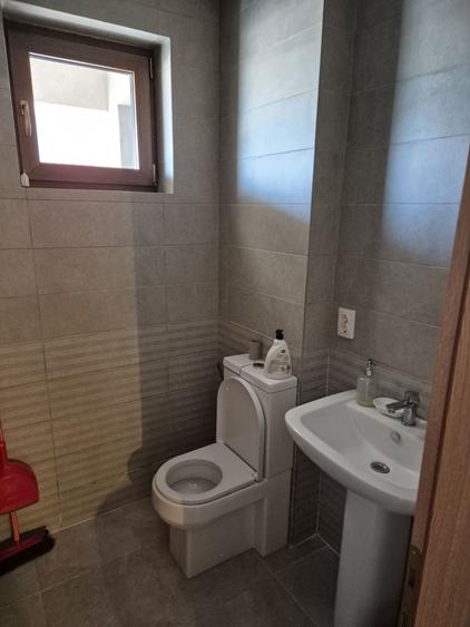 Apartament cu 3 camere decomandat în Metalurgiei